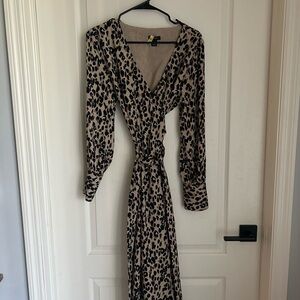 Halogen Black and White Bodycon Dress with Bishop Sleeves